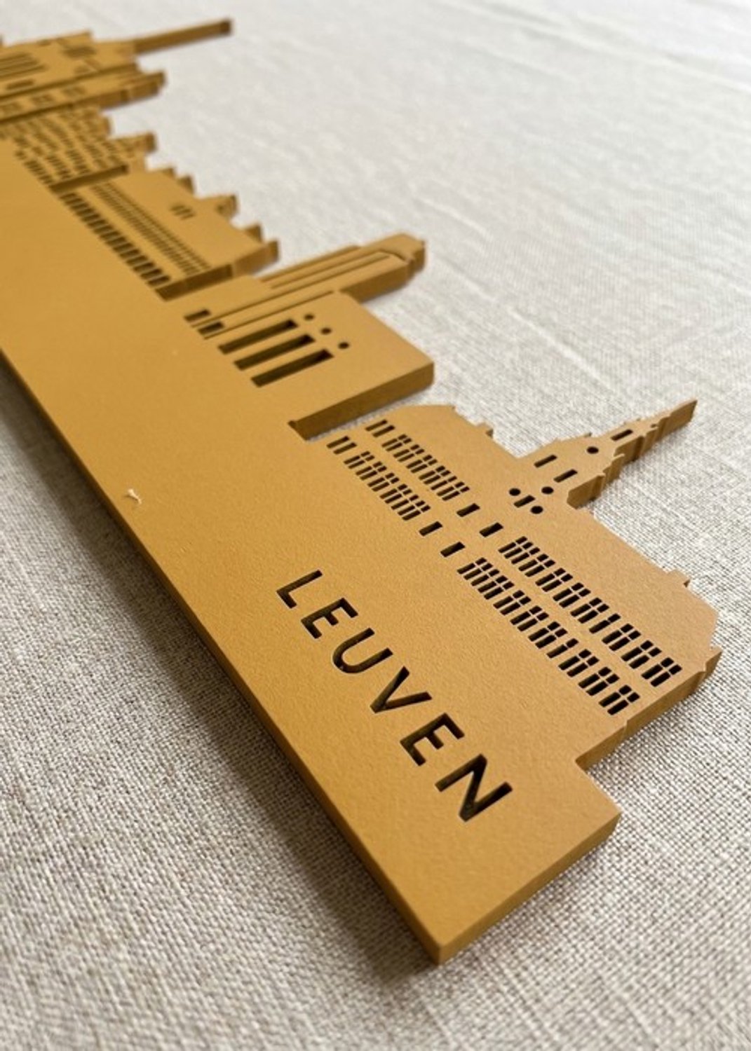 Houten Skyline Leuven | Wanddecoratie voor aan de muur | Geel MDF | 70 x 13 cm