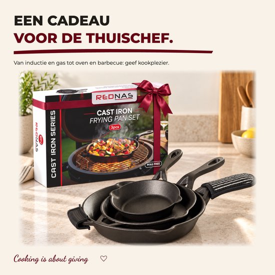 Set van drie Rednas gietijzeren pannen in cadeauverpakking, geschikt voor inductie en barbecue.