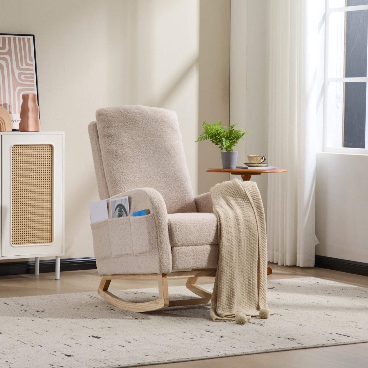 STILVORA Schommelstoel 75 x 63 x 104 cm - Hoge Rugleuning Met Zijvak En Vaste Voetensteun - Voor Kinderkamer En Woonkamer - Teddystof Beige