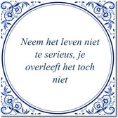 Tegeltje met hangertje - Neem het leven niet te serieus, je overleeft het toch niet