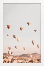 JUNIQE - Poster met houten lijst Heteluchtballonnen -13x18 /Bruin &
