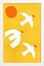 JUNIQE - Poster in houten lijst Flying Doves -30x45 /Geel