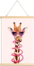 JUNIQE - Posterhanger Dorstige Giraffe -60x90 /Bruin & Roze