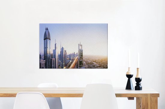 La route Sheikh Zayed traverse Dubaï par une journée ensoleillée Toile 90x60 cm - Tirage photo sur toile (Décoration murale salon / chambre) / Villes européennes Peintures sur toile