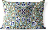 Sierkussen Marokkaanse mozaïek voor buiten - Een Marokkaanse Mozaïekmuur waar de figuren veel door elkaar heen lopen - 50x30 cm - rechthoekig weerbestendig tuinkussen / tuinmeubelkussen van polyester