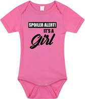 Spoiler alert girl gender reveal cadeau tekst baby rompertje roze meisjes - Kraamcadeau - Babykleding 80 (9-12 maanden)