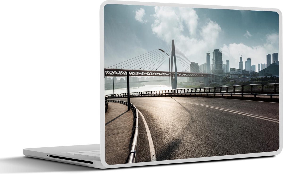 Afbeelding van product SleevesAndCases  Laptop sticker - 17.3 inch - Lege asfaltweg door moderne stad in Chongqing