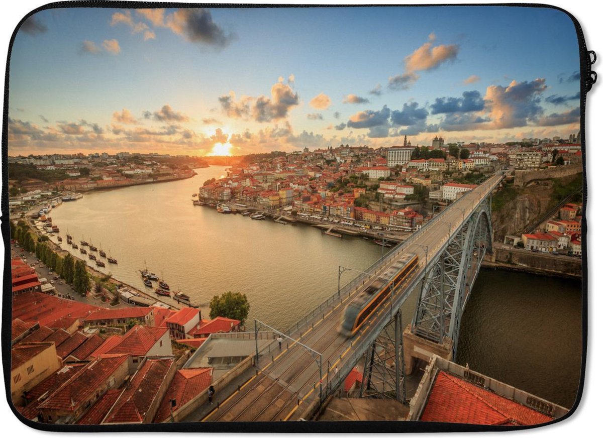 Laptophoes 14 inch - Zonsondergang in Porto - Laptop sleeve - Binnenmaat 33x23 cm - Zwarte achterkant