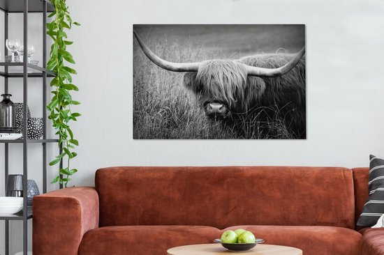Tableau sur toile Highlander écossais parmi les herbes - noir et blanc - 140x90 cm - Décoration murale