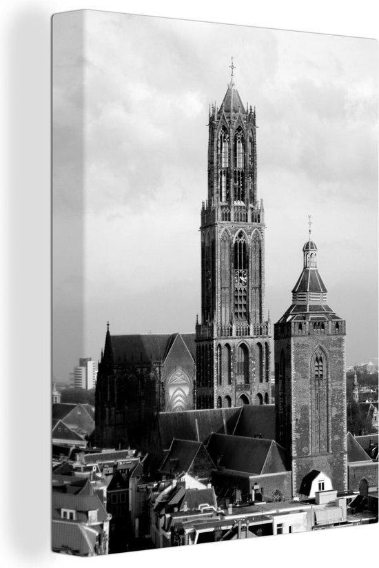 Canvas Schilderij Wolkenlucht achter de Dom in Utrecht - zwart wit - 90x120 cm - Wanddecoratie