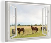 Canvas Schilderij Doorkijk - Paarden - Gras - 90x60 cm - Wanddecoratie