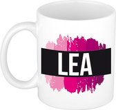 Lea  naam cadeau mok / beker met roze verfstrepen - Cadeau collega/ moederdag/ verjaardag of als persoonlijke mok werknemers