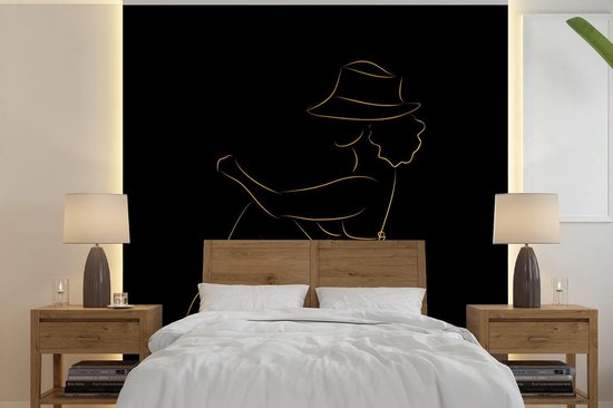 Foto: Behang fotobehang vrouw hoed black and gold line art breedte 240 cm x hoogte 240 cm