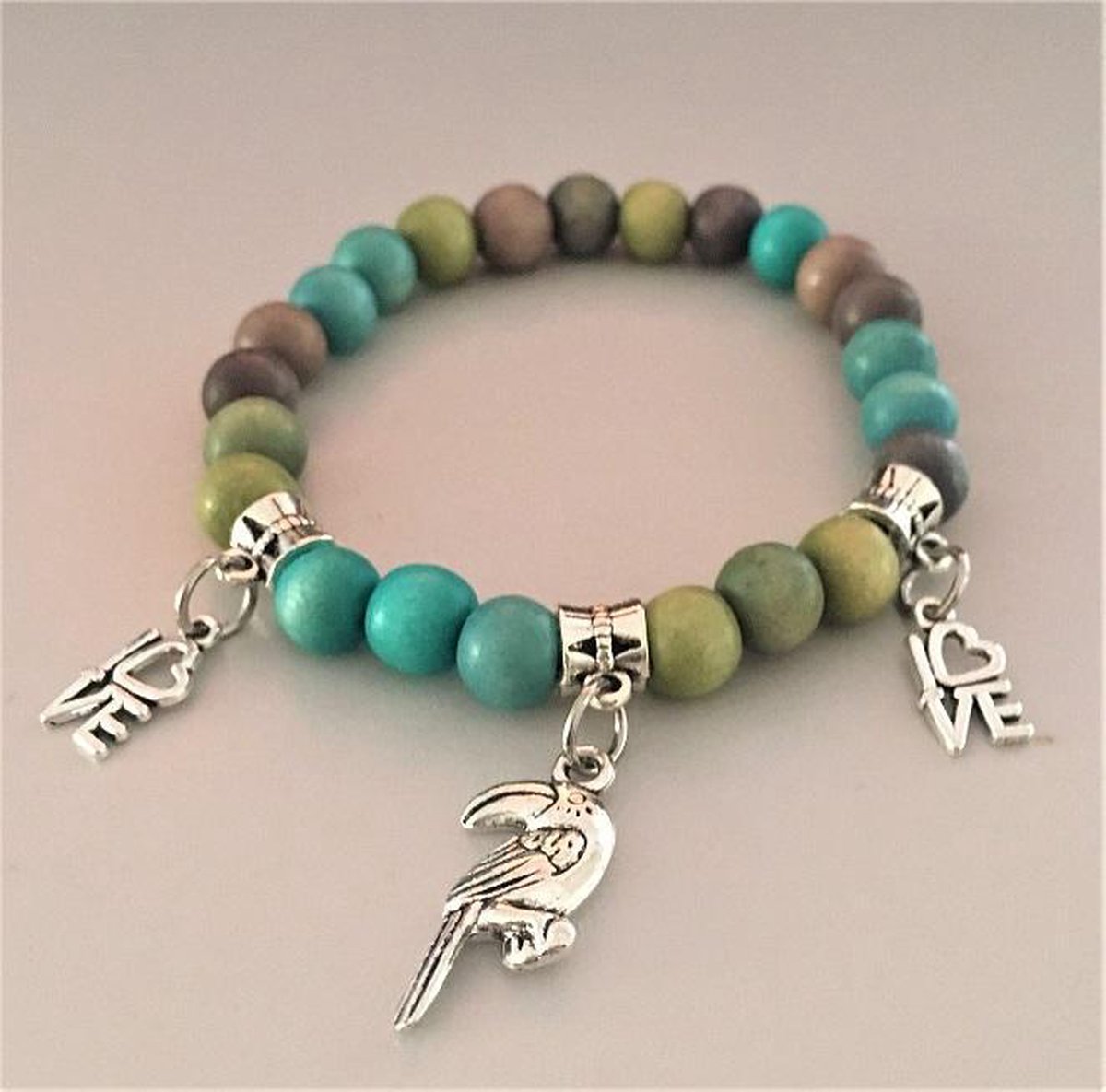 GoedeDoelen.Shop | Kralenarmband Toekan | Vogel Armband | Handgemaakt | Houten Kralen Armband | Polsmaat tot 17 cm | Wellness-House