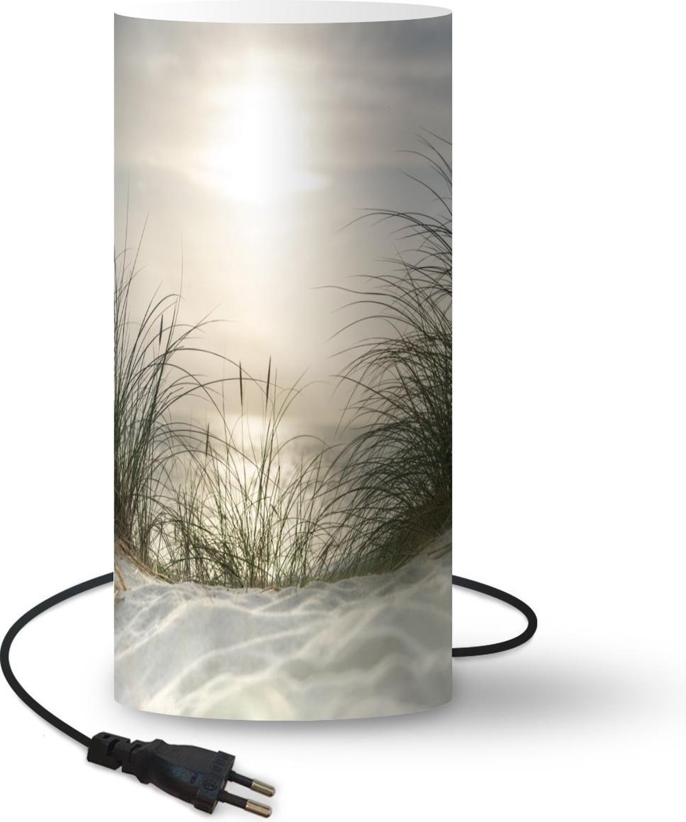 Lamp - Nachtlampje - Tafellamp slaapkamer - Zand - Gras - Zon - 33 cm hoog - Ø15.9 cm - Inclusief LED lamp