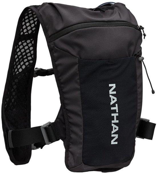 Zwart hydratatievest met mesh schouderbanden en Nathan logo.