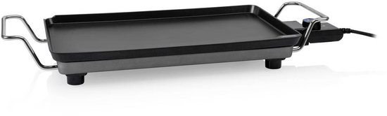 Zwarte grillplaat met metalen handvatten. De plaat is 46x26 cm, heeft een uitneembare thermostaat met snoer en vier zwarte pootjes.