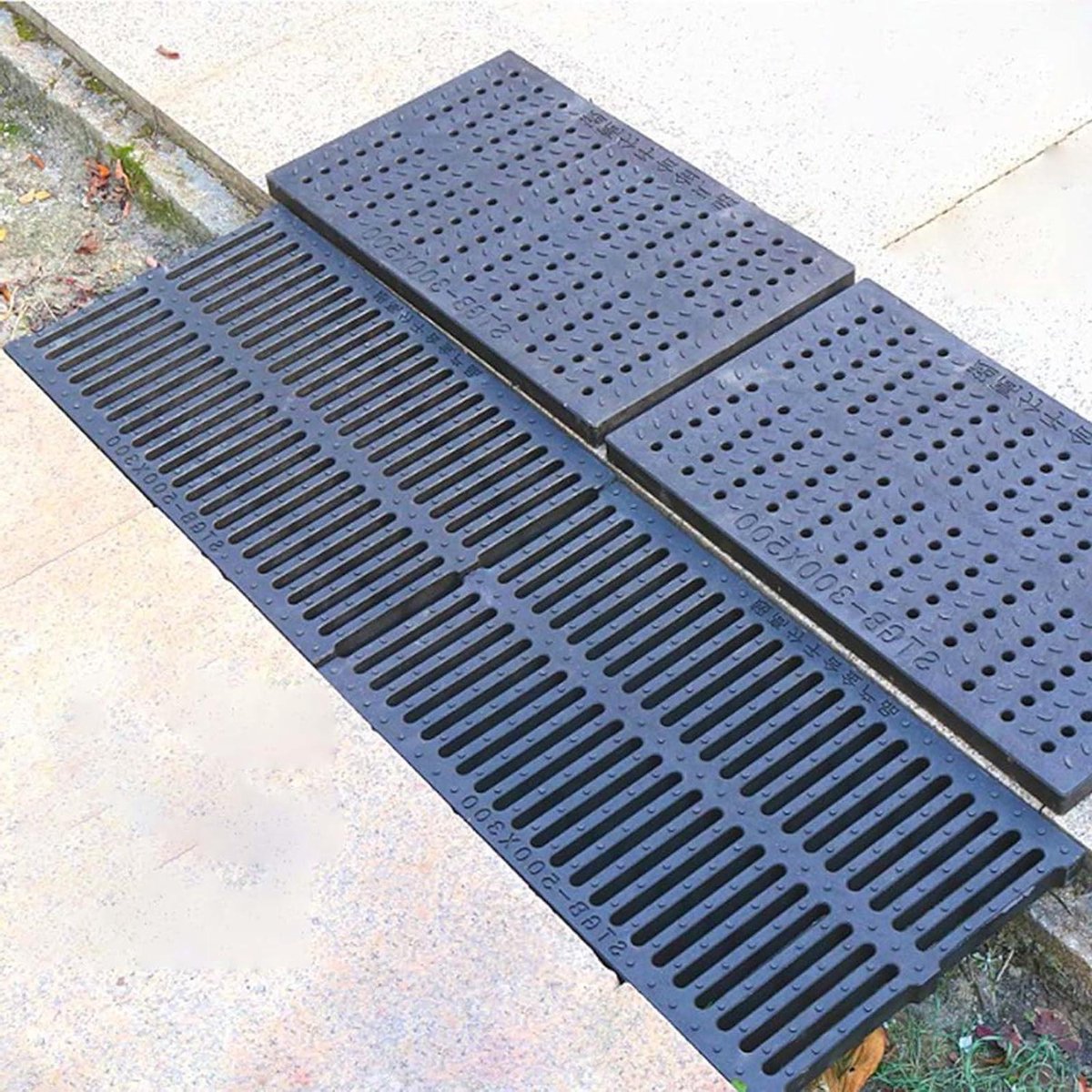 Afvoerrooster Zwaar - Drainage Cover - Waterbeheer Buiten - 5000 Lbs Draagvermogen - 7.8x19.6 Inch - Zwart