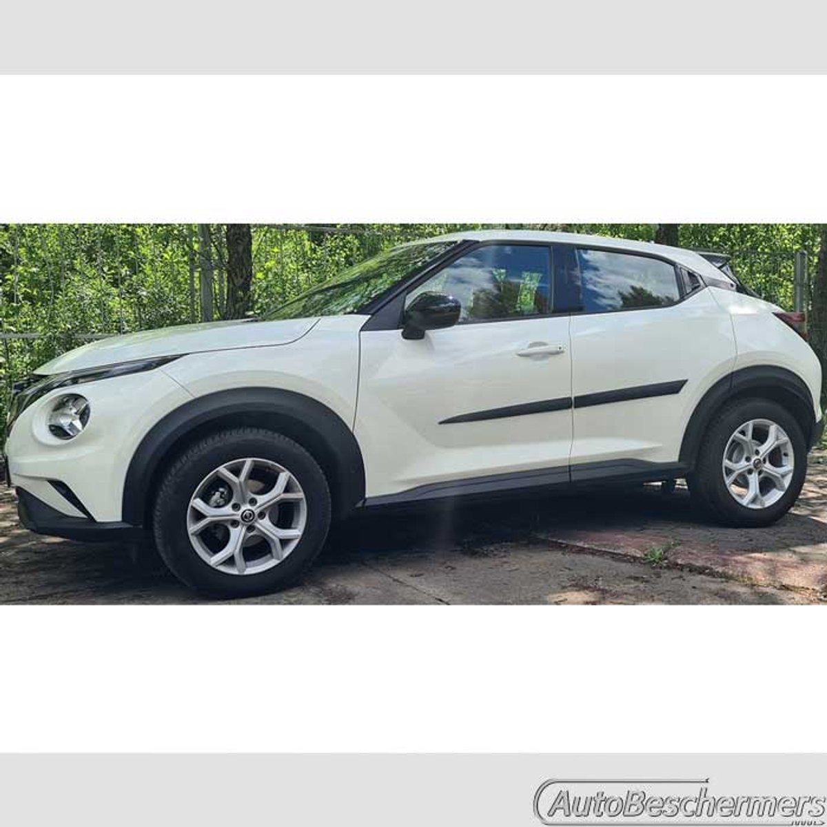 Stootlijsten set zwart voor Nissan Juke II 01.2021-. De stootstrips zijn zelfklevend. Set a 4 stuks (#0032)