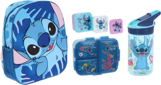 Een Lilo & Stitch schoolset met een blauwe rugzak met Stitch, een blauwe broodtrommel met Stitch en drie broodtrommels in verschillende maten en kleuren met Stitch.
