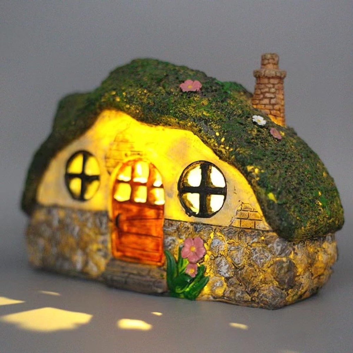 Feeëntuinhuisje op Zonne-energie - Hars Buitenornament - Tuin Decoratie - Handgeschilderd Uniek Ontwerp - 21 x 15 x 10 cm