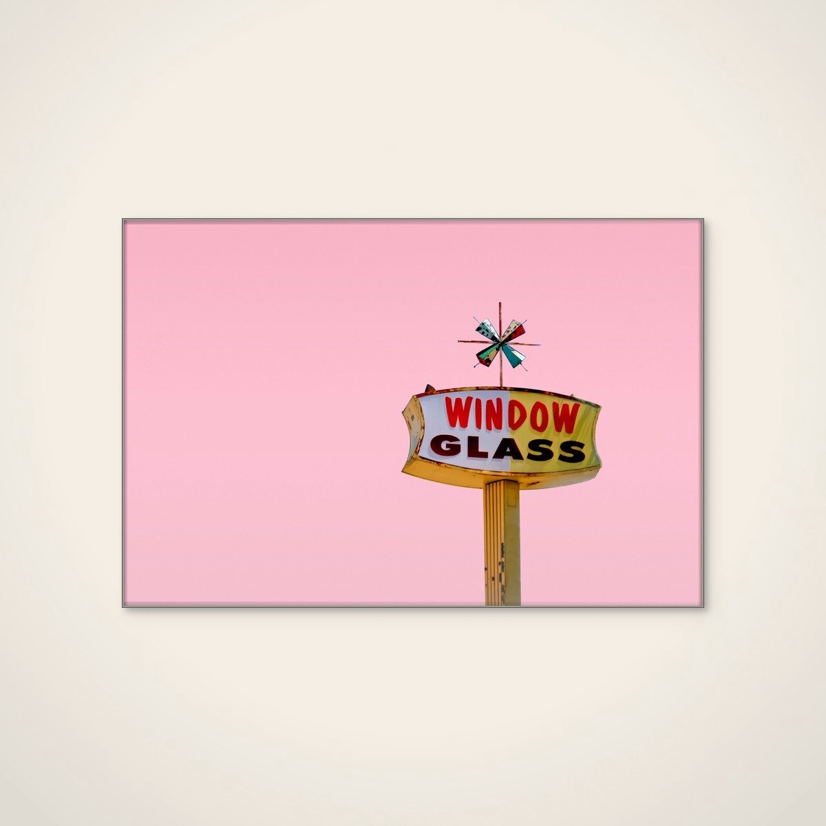 Akoestisch schilderij - 90 x 60 cm - Atomic Pink Starburst Vintage Sign van Tom Windeknecht - Abstracte wanddecoratie - zilver textielframe