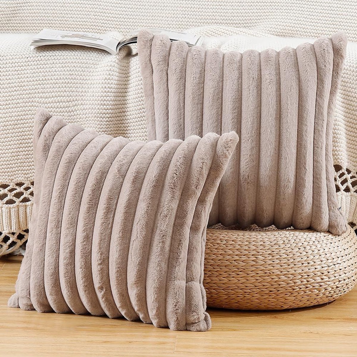 SnelShoppen - Set van 2 Faux Wool Pluche Decoratieve Kussenslopen Fluffy Zachte Kussenhoezen voor Bank Slaapkamer 50x50cm Taupe