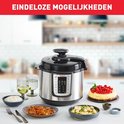 Zilverkleurige Tefal multicooker omringd door diverse gerechten zoals rijst, stoofvlees, garnalen en cheesecake.