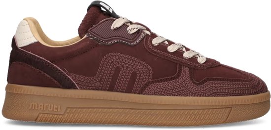 Bordeauxrode MarutI sneaker met geborduurde details op de zijkant en beige veters. De schoen heeft een bruine zool.