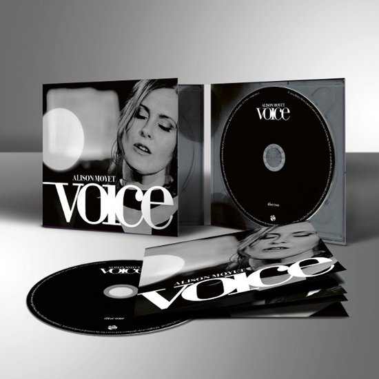 Dubbel CD album "Voice" van Alison Moyet. Zwart-wit foto van Alison Moyet op de hoes en CD.