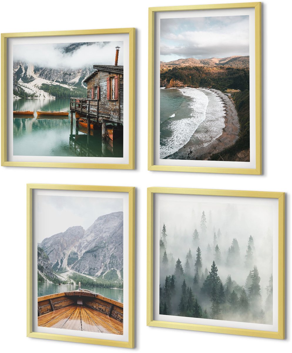 Coloray 4-Delige Schilderij Set - Uitzicht op de bergen over het meer met een boot, strand en mist in het bos. - 40 x 40 cm en 40 x 60 cm - Muurdecoratie - Wanddecoratie - Slaapkamer - Moderne Wanddecoratie