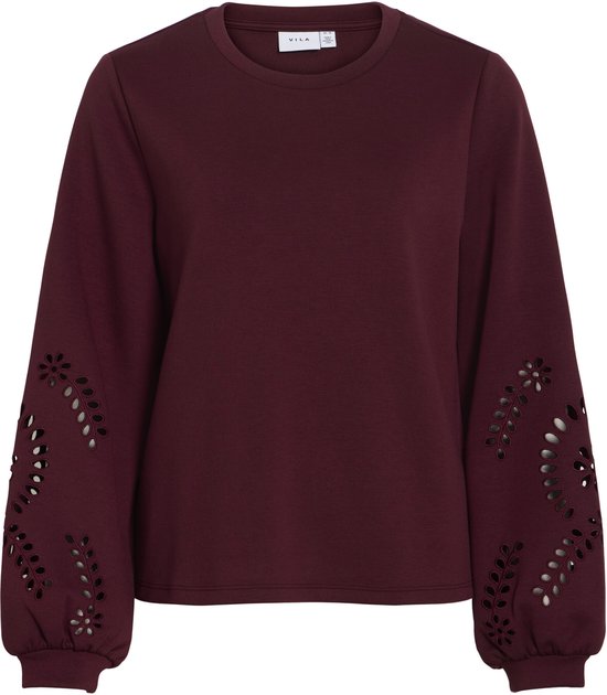 Bordeauxrode sweater met ronde hals en uitgesneden bladerpatroon op de poffende mouwen.