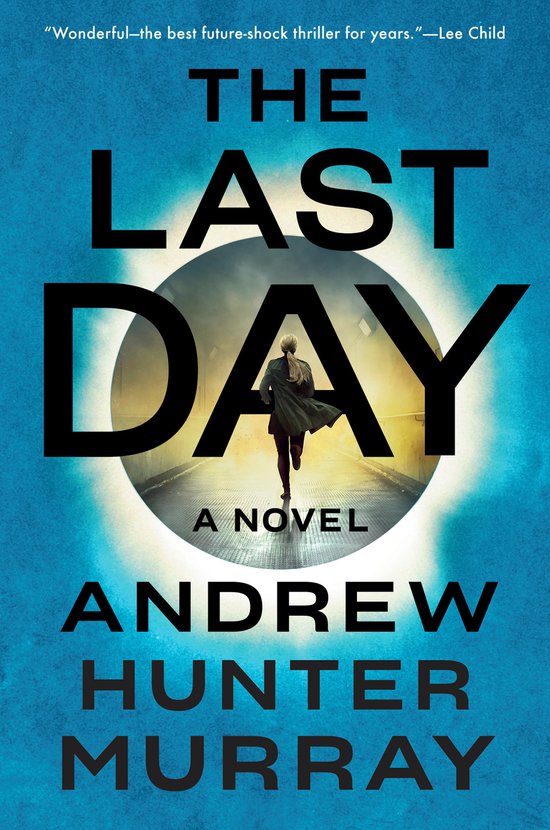 Boekcover van 'The Last Day' van Andrew Hunter Murray. Een vrouw rent weg van een lichtflits. "Wonderful-the best future-shock thriller for years."-Lee Child