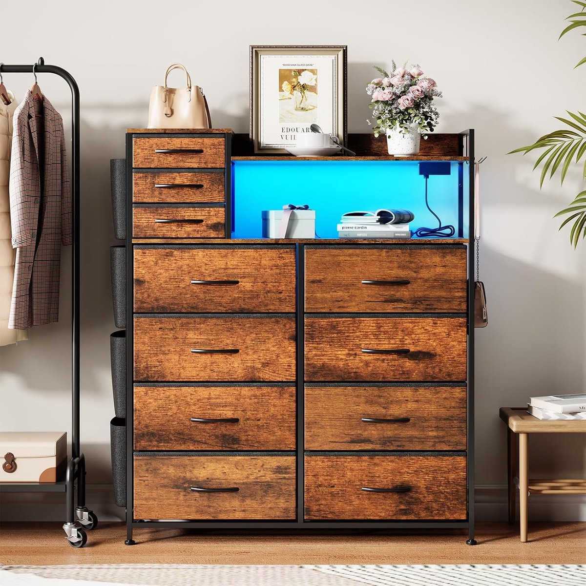 Triumpunpre - Ladekast met stoffen laden - 8+3 laden voor kledingopbergruimte - 4 zijvakken - LED-verlichting haken planken - Tijgerprint Bruin