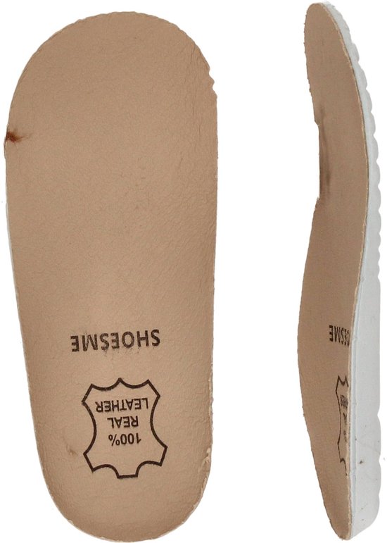 Bruine leren inlegzolen voor schoenen. Eén zichtbaar van boven met 'SHOESME' en '100% REAL LEATHER'.