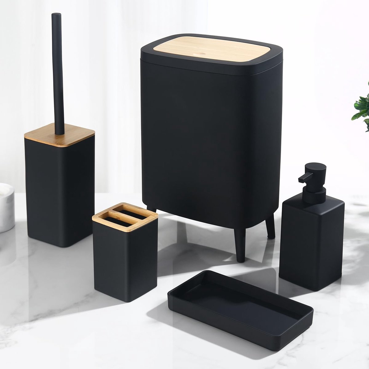 Dailygoods- Badkameraccessoires Set 5-delig - Zwarte Badkameraccessoires - Bamboe Toiletborstel - Prullenbak - Zeeppompje - Tandenborstelhouder met Deksel - Badkamerset