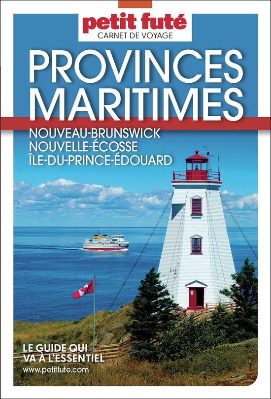 Couverture du guide 'Provinces Maritimes' avec phare blanc, bateau et drapeau canadien.