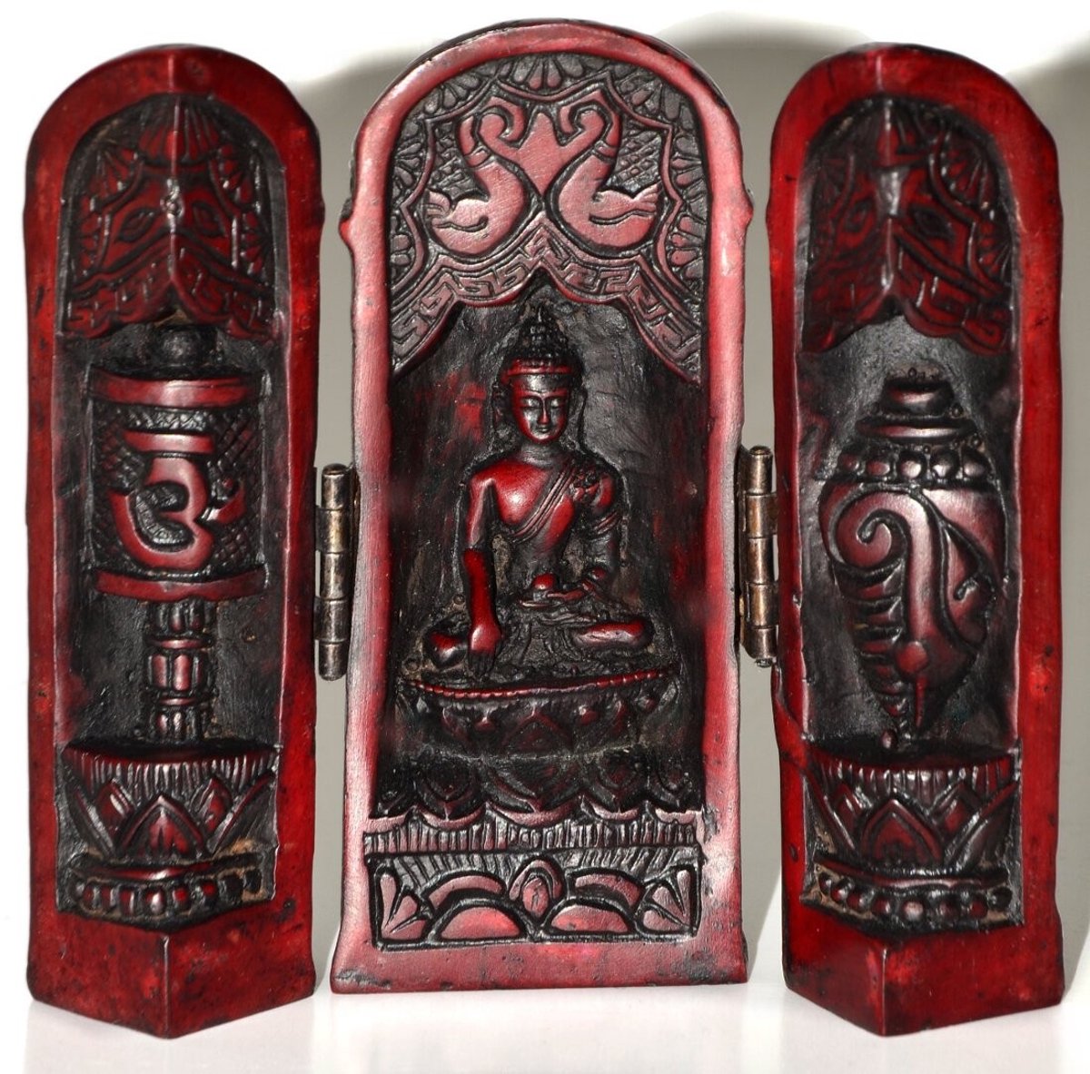 Boeddha beeld - Altar met Shakyamuni - 12 cm hoog