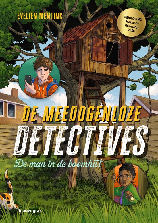 Boekcover van 'De meedogenloze detectives 1 - De man in de boomhut' door Evelien Mentink. Een boomhut met een jongen en een meisje in een cirkel.