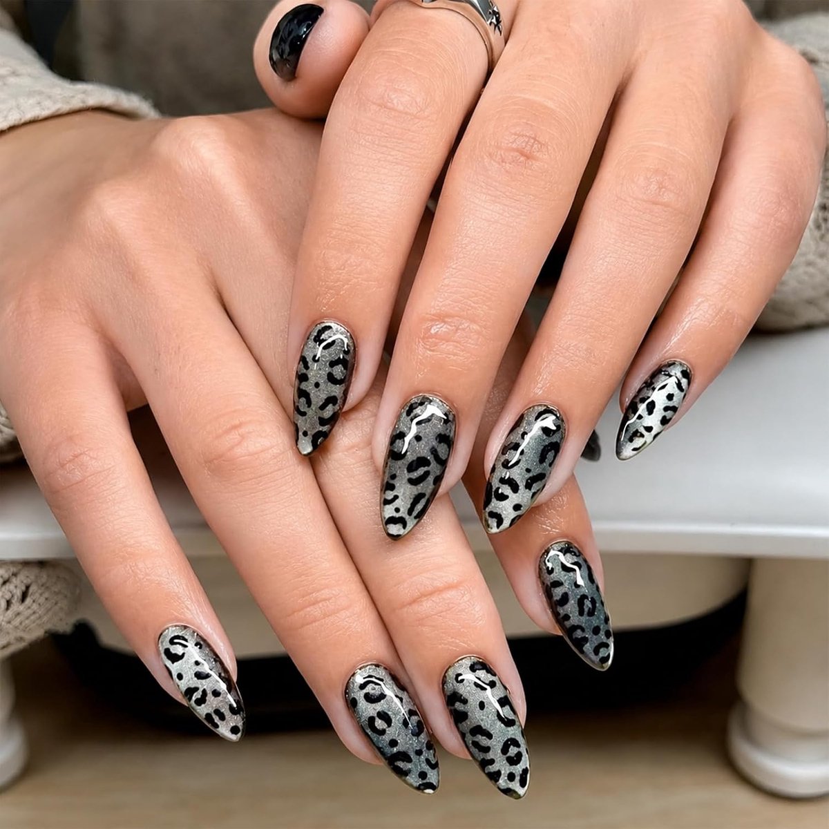 Press On Nails - 24 Stuk Grijs Cat Eye Luipaardpatroon - French Lang Stijl - Eenvoudig aan te brengen - ShopVlot
