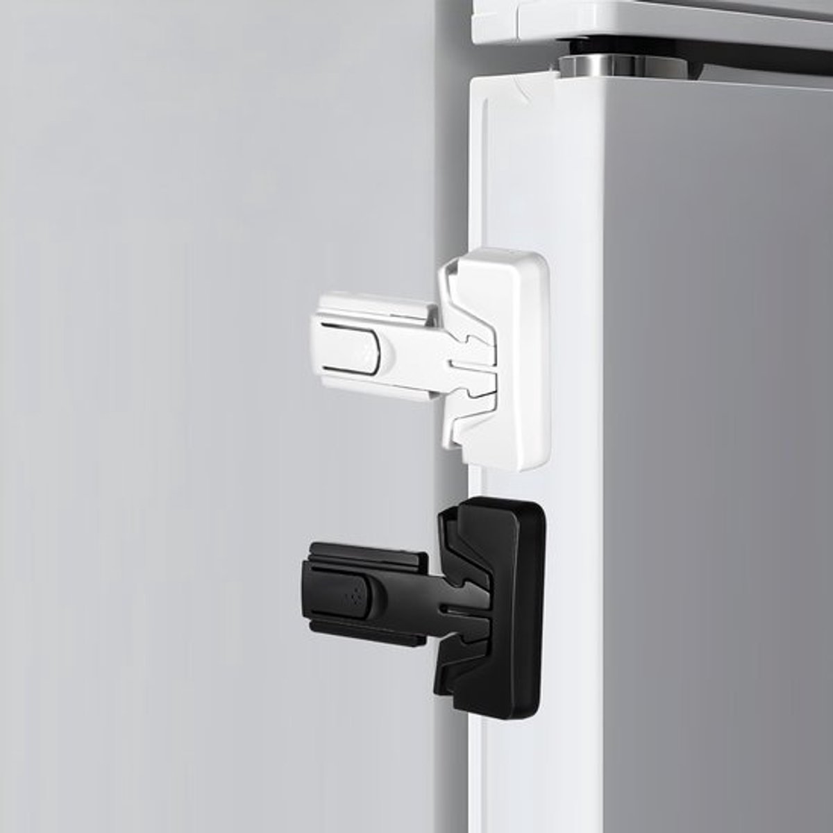 Koelkastslot 2-delig - Kindveilige Deurslot - Zelfklevend - Veilig ABS-plastic - Geschikt voor de meeste koelkasten - Vergrendelt automatisch