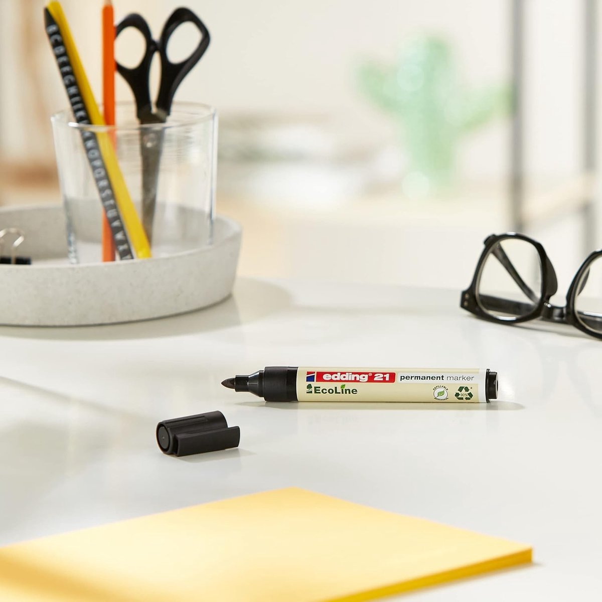 Thijox - Ecoline permanent marker zwart - 1 stift - ronde punt 1,5-3 mm - sneldrogend, watervast en wrijfvast - ideale marker voor karton, kunststof,
