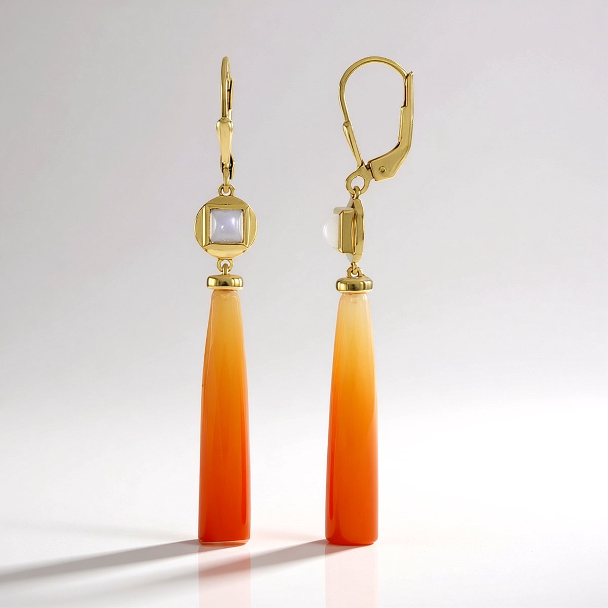 Cavill - 925 Sterling Zilver Oorbellen - Oranje Chalcedoon 17,1 Ct & Witte Maansteen 0,81 Ct - Luxe Cabochon - Elegant Design