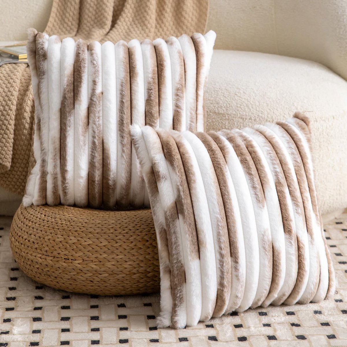 Decoratieve kussenslopen 45x45cm - Faux wol pluche - Bruin-wit - Zacht en knuffelbaar - SnelShoppen