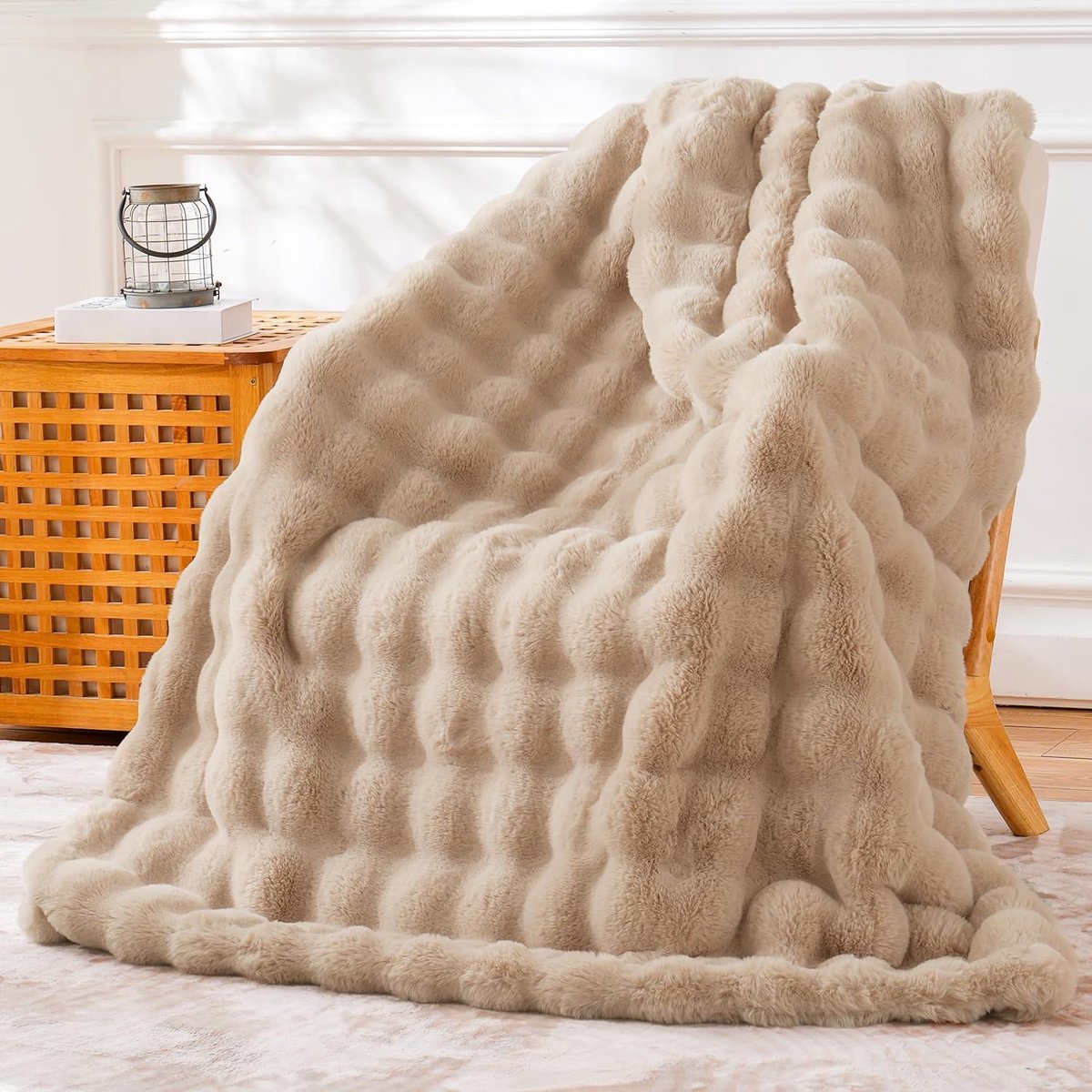 SnelShoppen - Faux Fur Dekentje 51x63 Inch Beige - Zacht, Cozy, Dikke Pluche Deken voor Sofa, Stoel, Bed - Bubble Patroon - Perfect voor Thuis en Fees