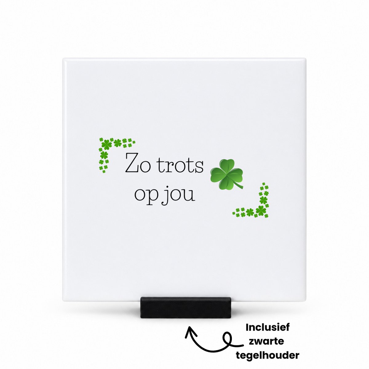 Hacebo Collega cadeau tegeltje met tegelhouder - Trots op jou cadeau - tegeltjes met tekst - Geluk cadeau - Collega kado - Collega afscheid - Klavertje vier cadeau - Collega cadeautjes verjaardag - spreuktegels - 10.8x10.8 CM Wit