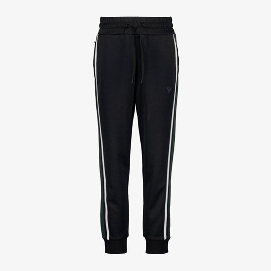 Zwarte joggingbroek met een groene en witte streep aan de zijkant. Elastische tailleband met veters en contrasterende biezen.