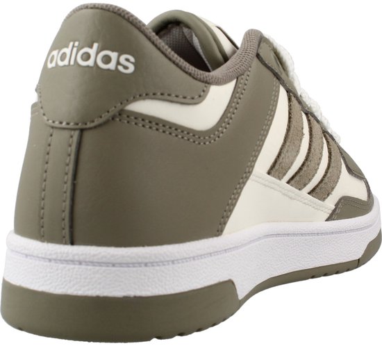 Achterkant van een grijze sneaker met crèmekleurige accenten, Adidas-logo op de hiel.