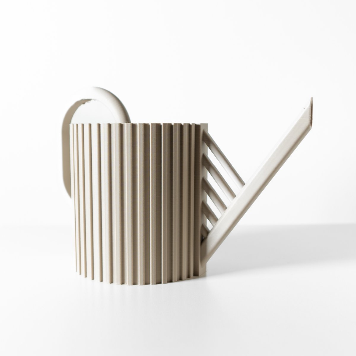 Skushy Gieter Ajor - Moderne Designgieter voor Kamerplanten en Tuin - Decoratieve Gieter voor Binnen en Buiten - Premium Woon- en Tuinaccessoire