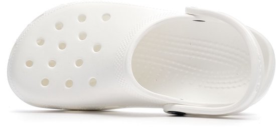Witte Crocs Clog, bovenaanzicht. Rubberen klomp met ventilatiegaten.